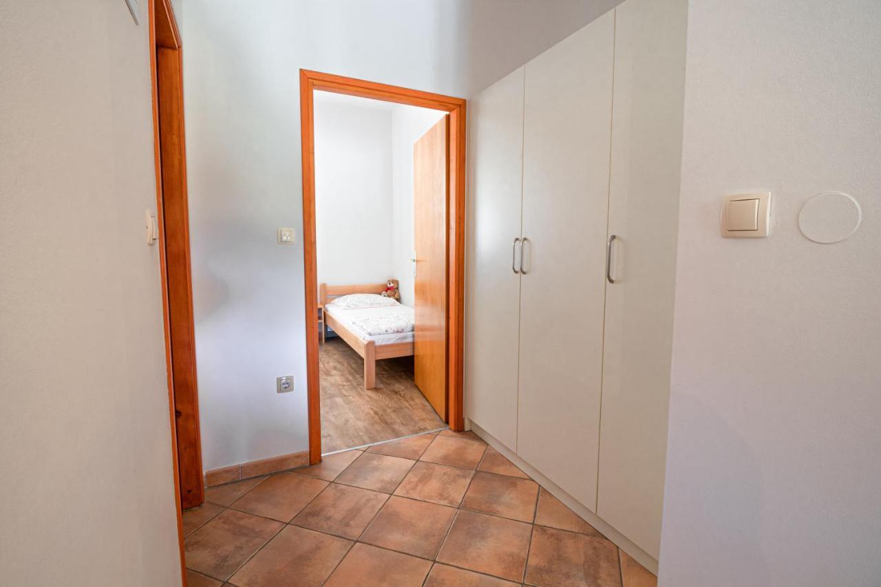 Apartments Sandra Kornić Esterno foto