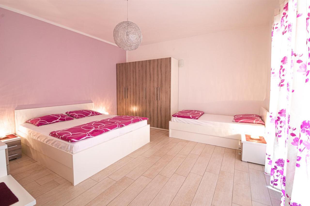 Apartments Sandra Kornić Esterno foto
