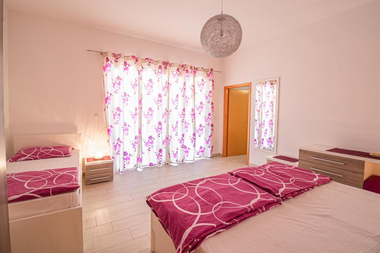 Apartments Sandra Kornić Esterno foto