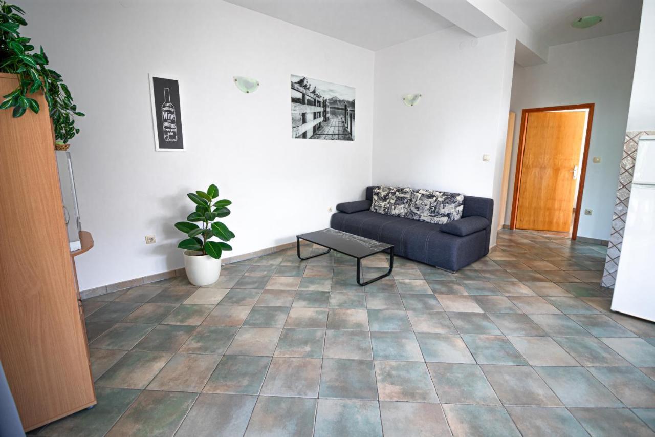 Apartments Sandra Kornić Esterno foto