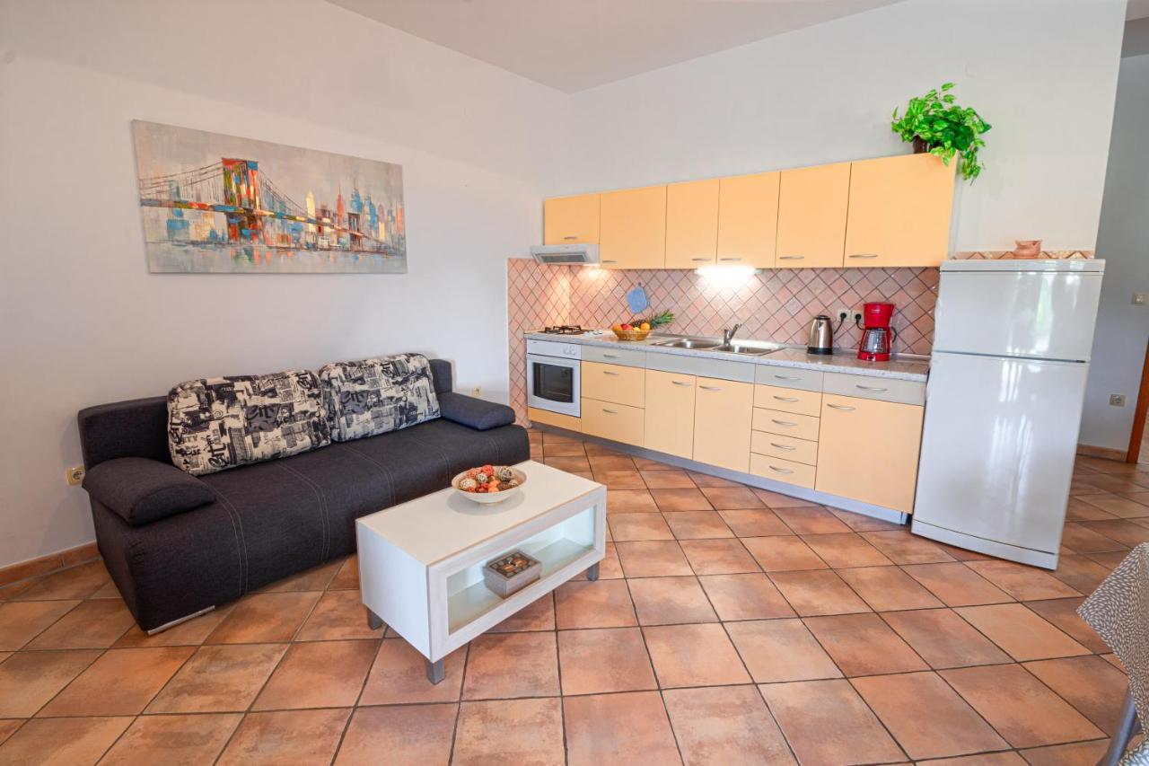 Apartments Sandra Kornić Esterno foto