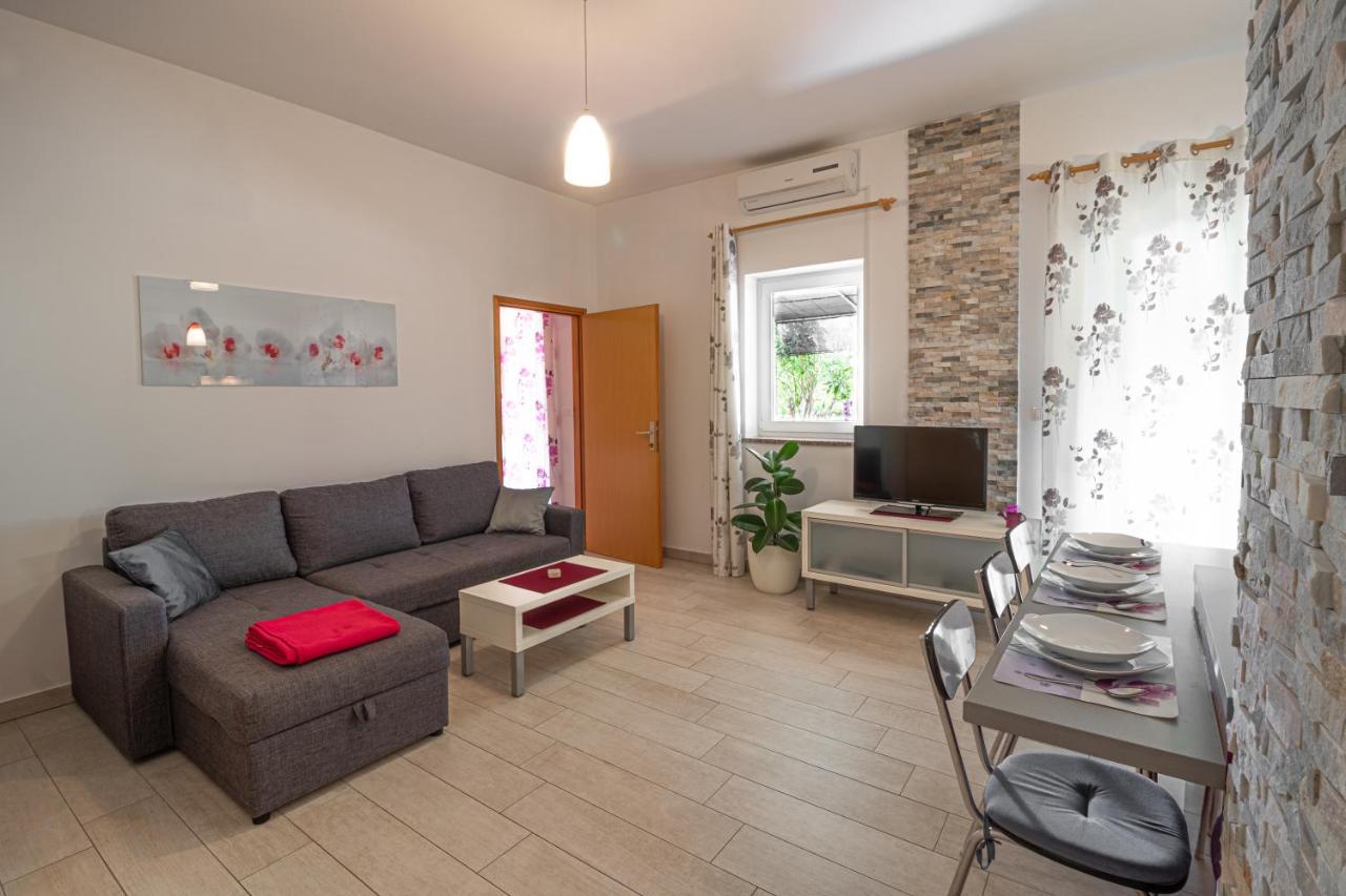 Apartments Sandra Kornić Esterno foto