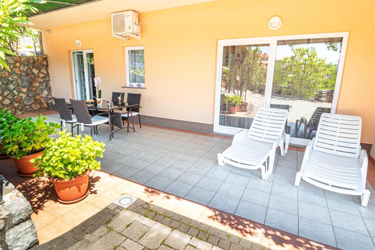 Apartments Sandra Kornić Esterno foto