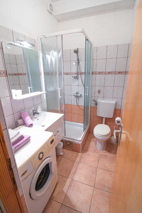 Apartments Sandra Kornić Esterno foto