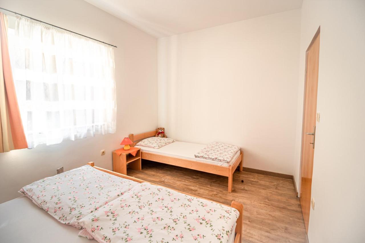 Apartments Sandra Kornić Esterno foto
